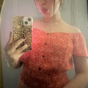 Off the shoulder top🌺